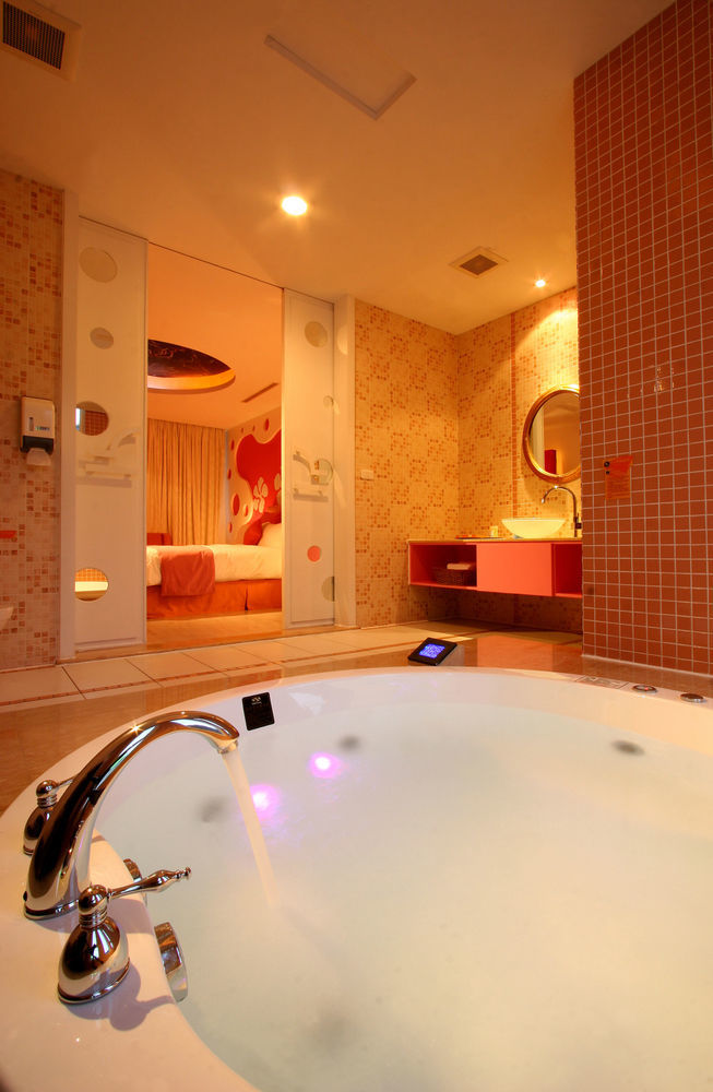 Melody Motel Keelung Bagian luar foto